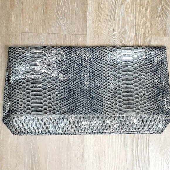Crocodile Inspired print envelope clutch purse. - Picture 1 of 5